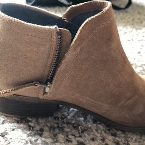 Toms Shoes - Nude/tan Tom Delia Size 7 booties Toms Shoes - Nude/tan Tom Delia Size 7 booties